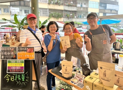 雲林斗南「青銀共生基地」在地生活文化產業友善市集暨減糖烘焙美食品嘗會 吸引許多民眾參與 營運成果獲肯定！圖片